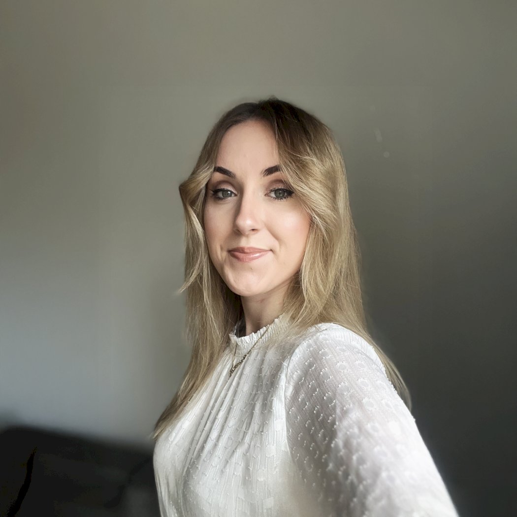 🎥 Z radością przedstawiamy nową osobę w zespole Flavours Factory - Patrycję, która objęła stanowisko Junior Marketing Specialist 🩷 #1